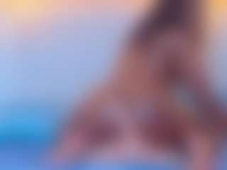 Live cam show with TinnaTaylor - Shaved Pussy on Cam Slut