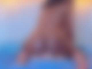 Live cam show with TinnaTaylor - Spank on TeamSkeetLive
