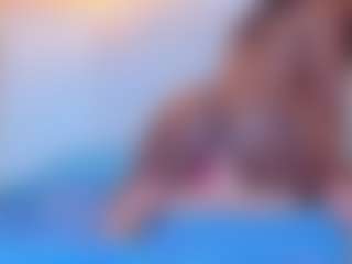 Live cam show with TinnaTaylor - Strip on Latina Girls