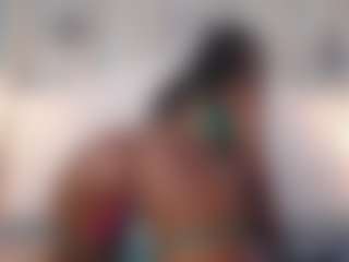 Live cam show with TinnaTaylor - Brown Hair on CamwithHer