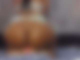 Live cam show with TinnaTaylor - Ebony Small Tits on CamClone