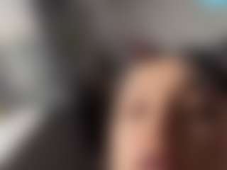 Live cam show with ToniFavuzzi - Upskirt on Free Soda