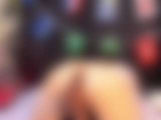 AlmaazGi's Live Sex Cam Show
