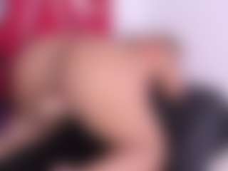 Live cam show with ambarglowasm - Oil on Camsoda