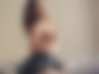 Live cam show with Hanna - Big Nipples on CamwithHer