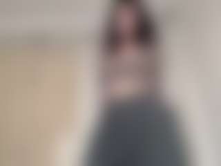 Live cam show with Hanna - Public Brown Hair on Camsoda