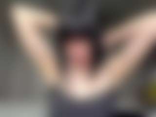 Live cam show with Emma - Small Tits Mature on AdultVida.com
