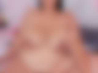 Live cam show with KataThonpson - Granny on Livezox