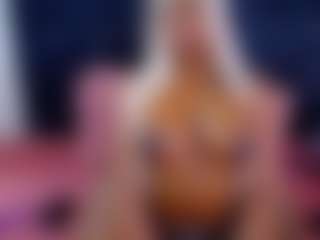 Live cam show with CaramelSassy - Smoking on CamwithHer