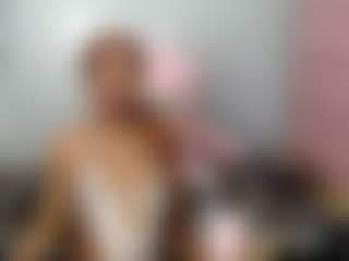 Live cam show with Hungrylexx - Strip on SpunkLive