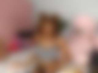 Live cam show with Hungrylexx - Gagging on Milf Play