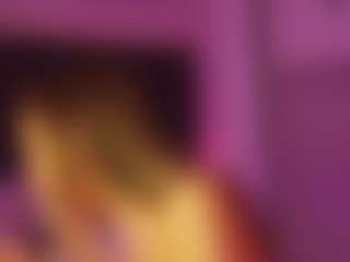Live cam show with LunaCarmel - Blonde Hair on makecum.org