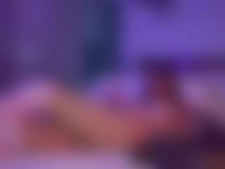 Live cam show with LunaCarmel - Moaning on Camsoda