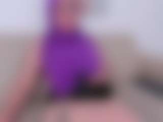 Live cam show with Malika-Noor - Nipple Piercings on Gym Cam Girls