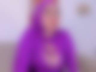 Live cam show with Malika-Noor - Genital Piercings on CamwithHer