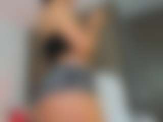 Live cam show with melisa-ross25 - Oil on Camsoda