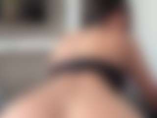 Live cam show with melisa-ross25 - Athletic Public on sexylive.show