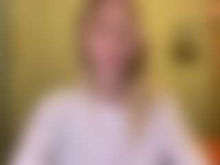 Live cam show with MelonieTrent - Moaning on CamClone