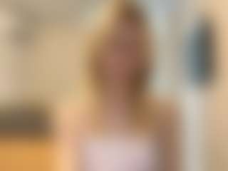 Live cam show with MelonieTrent - Blue Eyes on xplaylive.com