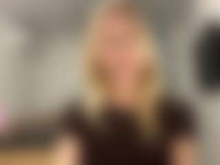 Live cam show with MelonieTrent - Facial Piercings on Milfs Live