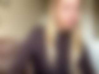 Live cam show with Scarlett - Shaved Pussy on slutload