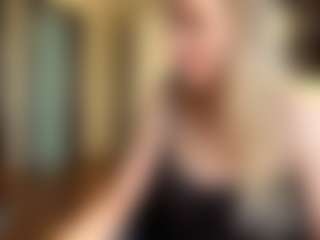 Live cam show with Scarlett - Shaved Pussy on live18s.com