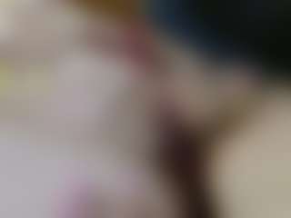Live-Cam-Show mit Iris-bloom69 - Striptease auf Camsoda