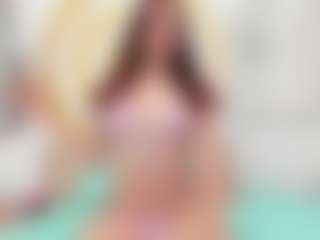 Live cam show with LaylaKamilah - Naked on parknlotfishbdy