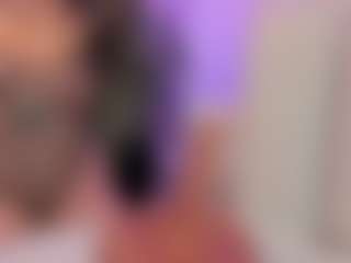 Live cam show with MichelleMendez - Spanking on Stripli.com