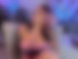 Live cam show with MichelleMendez - Smoking on liverealitysex.com
