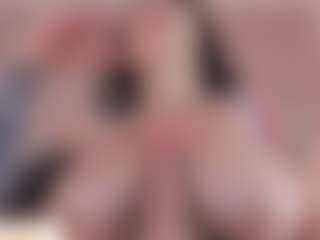 Live cam show with MichelleMendez - Moaning on Milfs Live