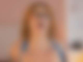 Live cam show with MichelleMendez - Double Penetration on sexylive.show