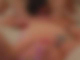 Live cam show with SandraWarren - Shaved Pussy on CamSodaAdn