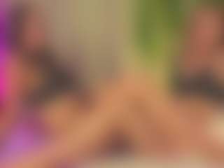 Live cam show with SandraWarren - Skinny on Camsoda