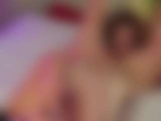 Live cam show with SandraWarren - Skinny on Camsoda
