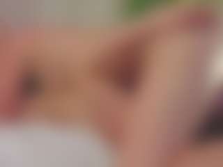 Live cam show with SandraWarren - Green Eyes on madthumbs