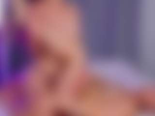 Live cam show with SandraWarren - Green Eyes on xxxlivecams.org