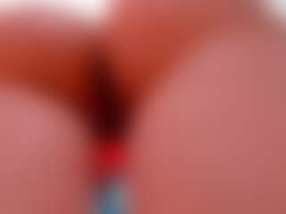 Live cam show with Sirena-Brighton - Lovense Petite on Milfs Live