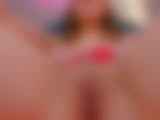Live cam show with Sirena-Brighton - Petite Teen (18+) on CamClone
