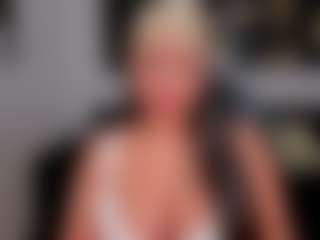 Live cam show with VictoriaBennet - Camel Toe on CamSodaAdn