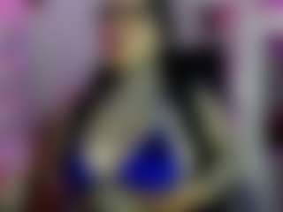 Live cam show with CloeeBeckam - Strip on live18s.com