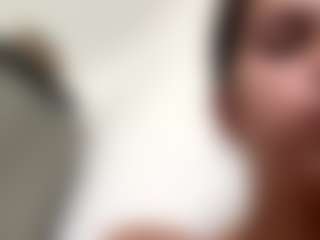 Live cam show with GiuseppinaSolberg - Hairy Pussy Latina on livesuperchat.net