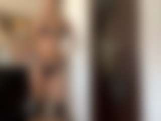 Live cam show with GiuseppinaSolberg - Average on Cam Slut