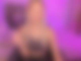 Live cam show with LauraPurr - Upskirt on Fling VIP Chat