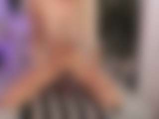 LauraPurr's Live Sex Cam Show