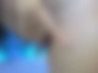 Live cam show with LauraPurr - Upskirt on Milfs Live