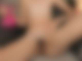 Live cam show with LauraPurr - Bikini on StripNow