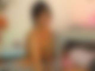 Live cam show with lunitaprincess-14 - Tease on googirlz