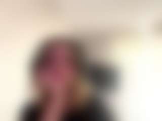 Live cam show with Naomi - Genital Piercings on Camsoda