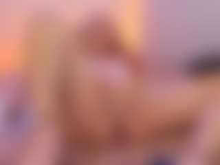 Live cam show with Missmegan - Ejaculation on CamClone